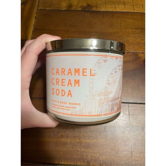 NWT Bath & Body Works Caramel Cream Soda 3 Wick Candle - Picture 1 of 4